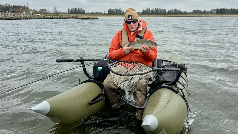 Lars Andersen med sæsonens første ørred 250327 udbyhoj lars trout