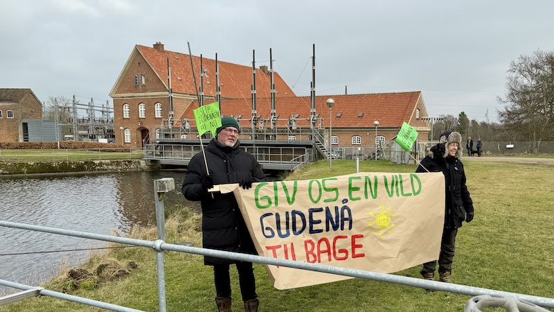 250203 tange demo fri gudenaa